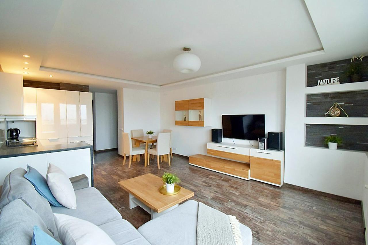 Avis - Władyslawa 32 * Gdynia